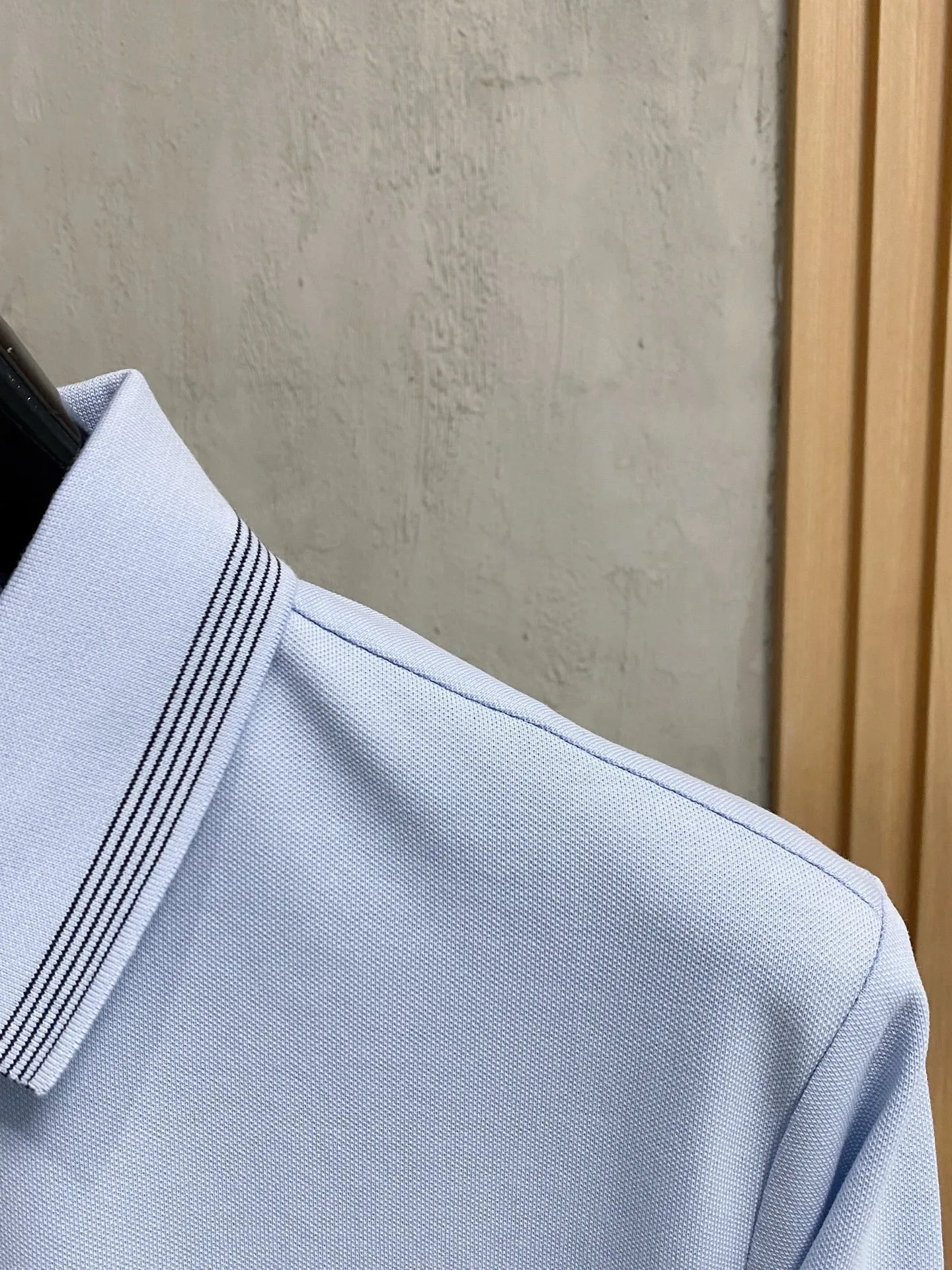 , LP 36ss new spring and summer products are on sale! Men's summer lapel polo short-sleeved T-shirt. This model is made of top-quality piqué mercerized cotton fabric. The Breathable comfortable design elements are very beautiful. The brand logo is exquisitely embroidered. The best POLO of the year. It is made of Premium piqué mercerized material, which ensures not only amazing comfort and breathability, but also a good fit and natural drape. Every detail is quite exquisite and good, and the upper body is simple and not tacky. Fashionable Versatile items! All three sizes available Sizes M-4XL